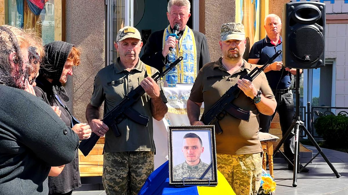 До Городенки прибув скорботний кортеж з тілом полеглого Юрія Лазорка