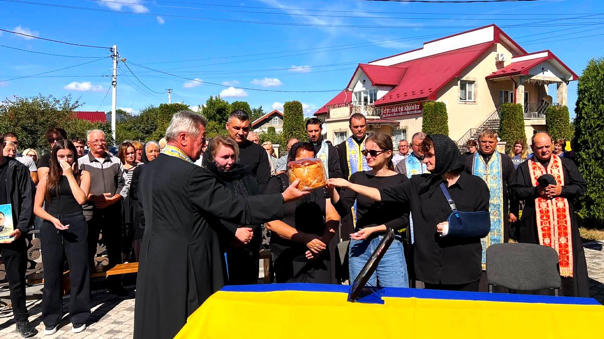 До Городенки прибув скорботний кортеж з тілом полеглого Юрія Лазорка 5