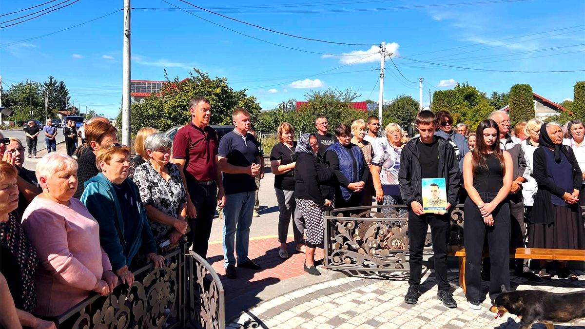 До Городенки прибув скорботний кортеж з тілом полеглого Юрія Лазорка 3
