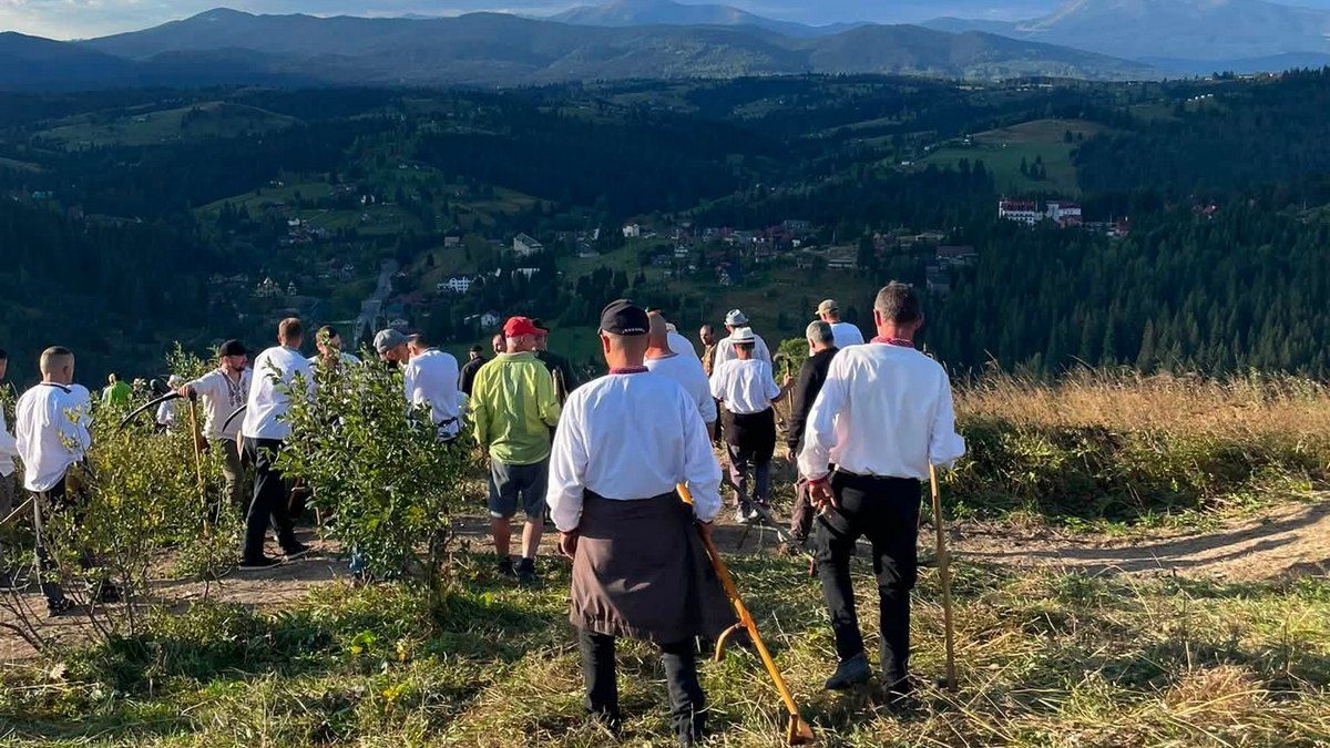 Кілька десятків косарів долучились до фестивалю "Кішні" в Яблуниці 2