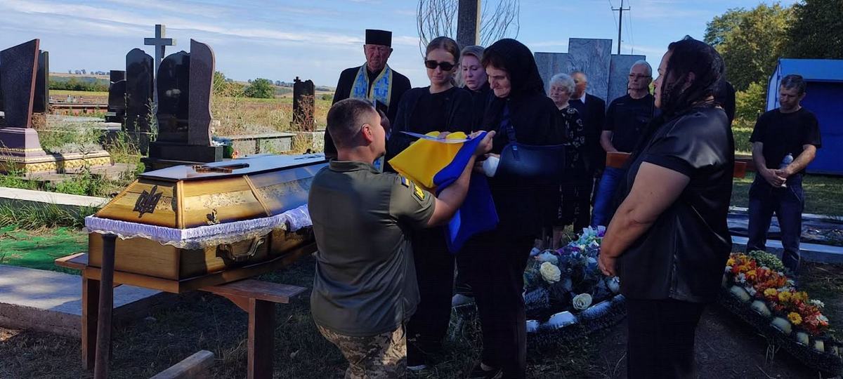 Городенка попрощалася із воїном Юрієм Лазорком 10