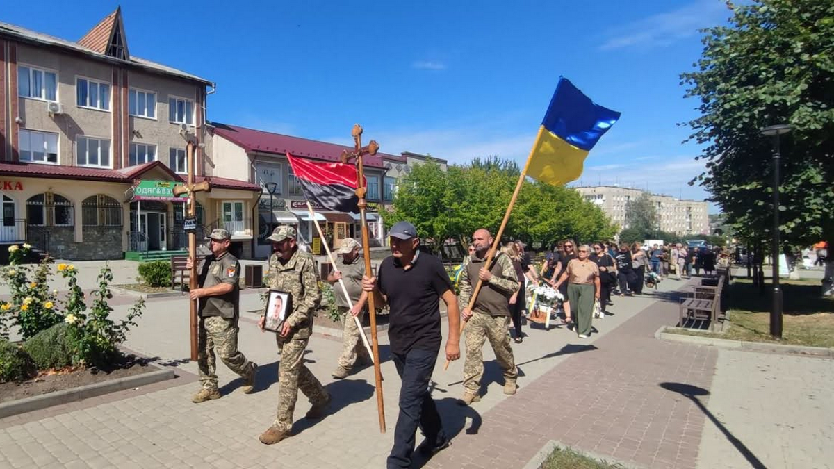 Городенка попрощалась із захисником Юрієм Лазорком