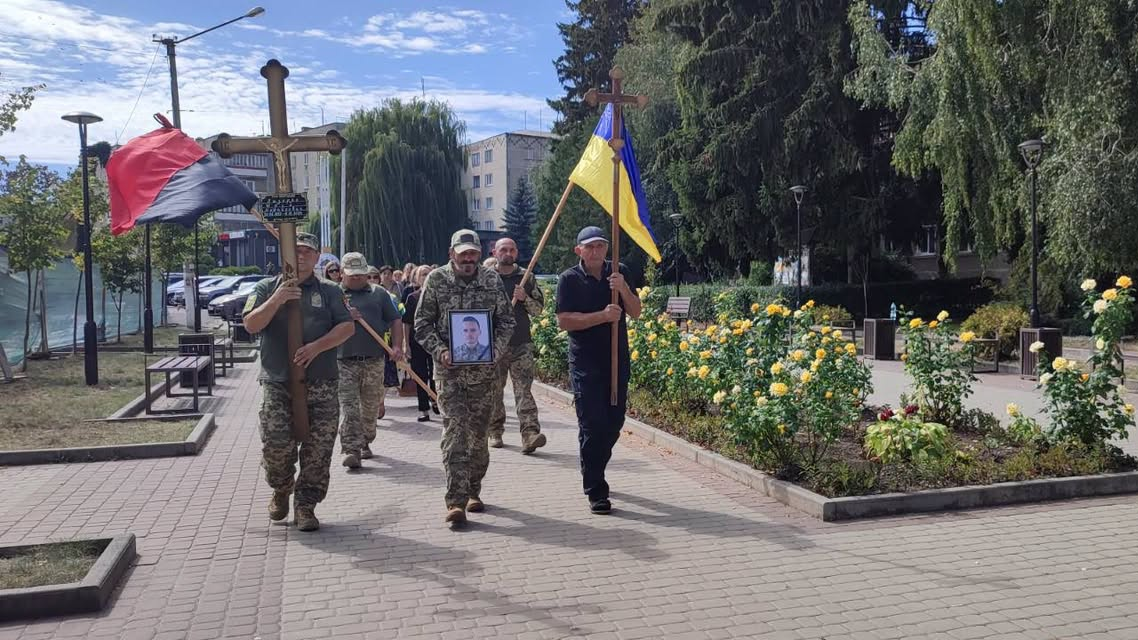 Городенка попрощалася із воїном Юрієм Лазорком 7