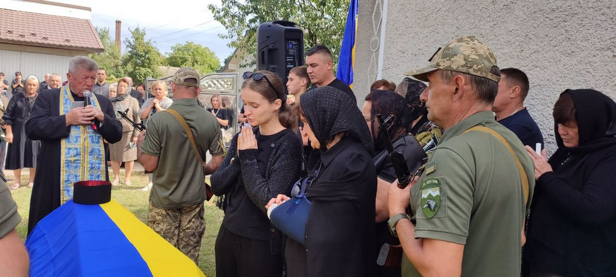 Городенка попрощалася із воїном Юрієм Лазорком 3