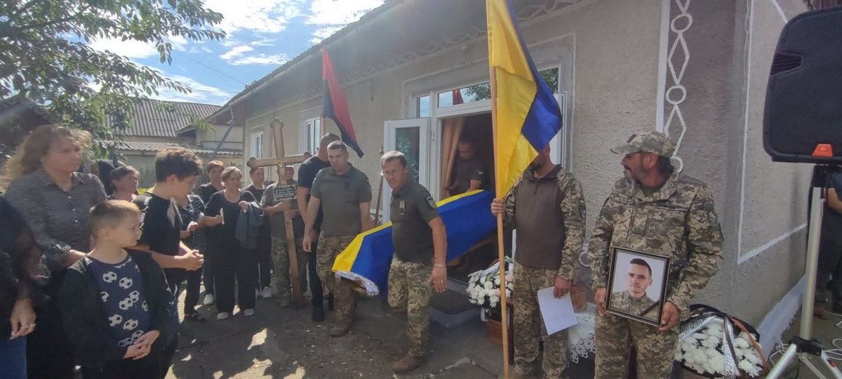 Городенка попрощалася із воїном Юрієм Лазорком 2