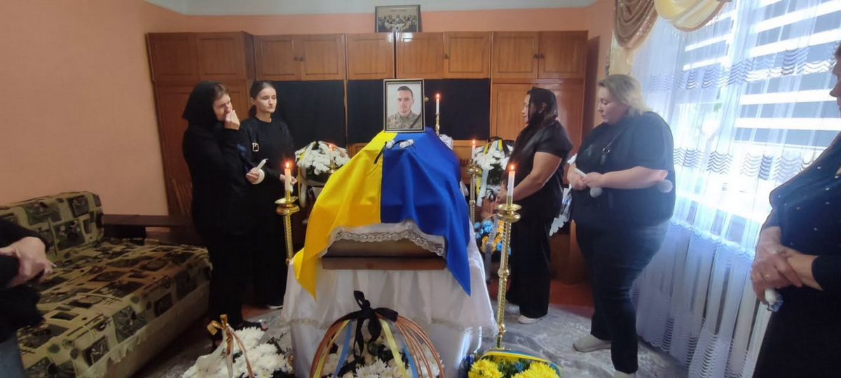 Городенка попрощалася із воїном Юрієм Лазорком 1