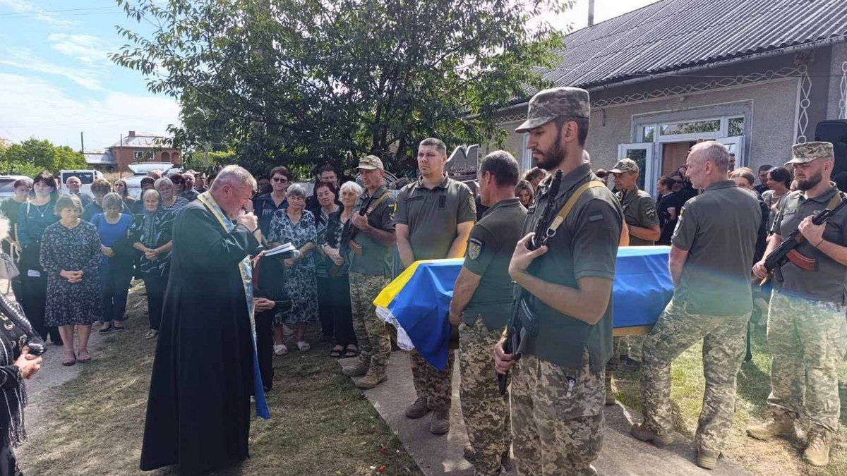 Городенка попрощалася із воїном Юрієм Лазорком 4