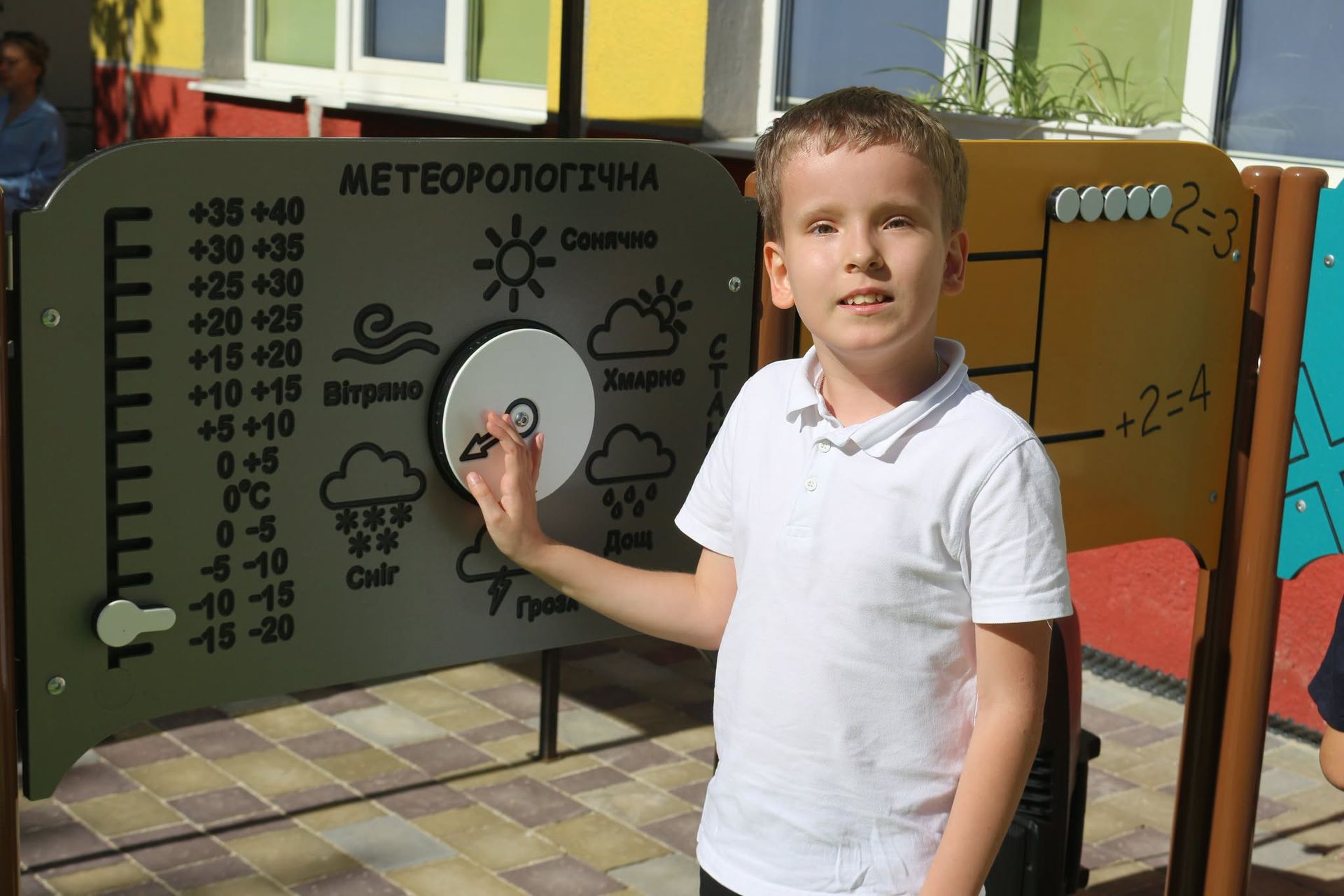 У Коломиї відкрили безбар'єрний інклюзивний майданчик для дітей 4