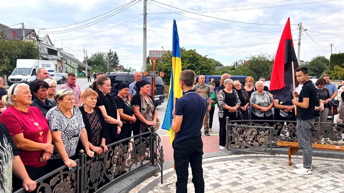 Скорботний кортеж з тілом Кривка Віталія прибув до Городенки 3