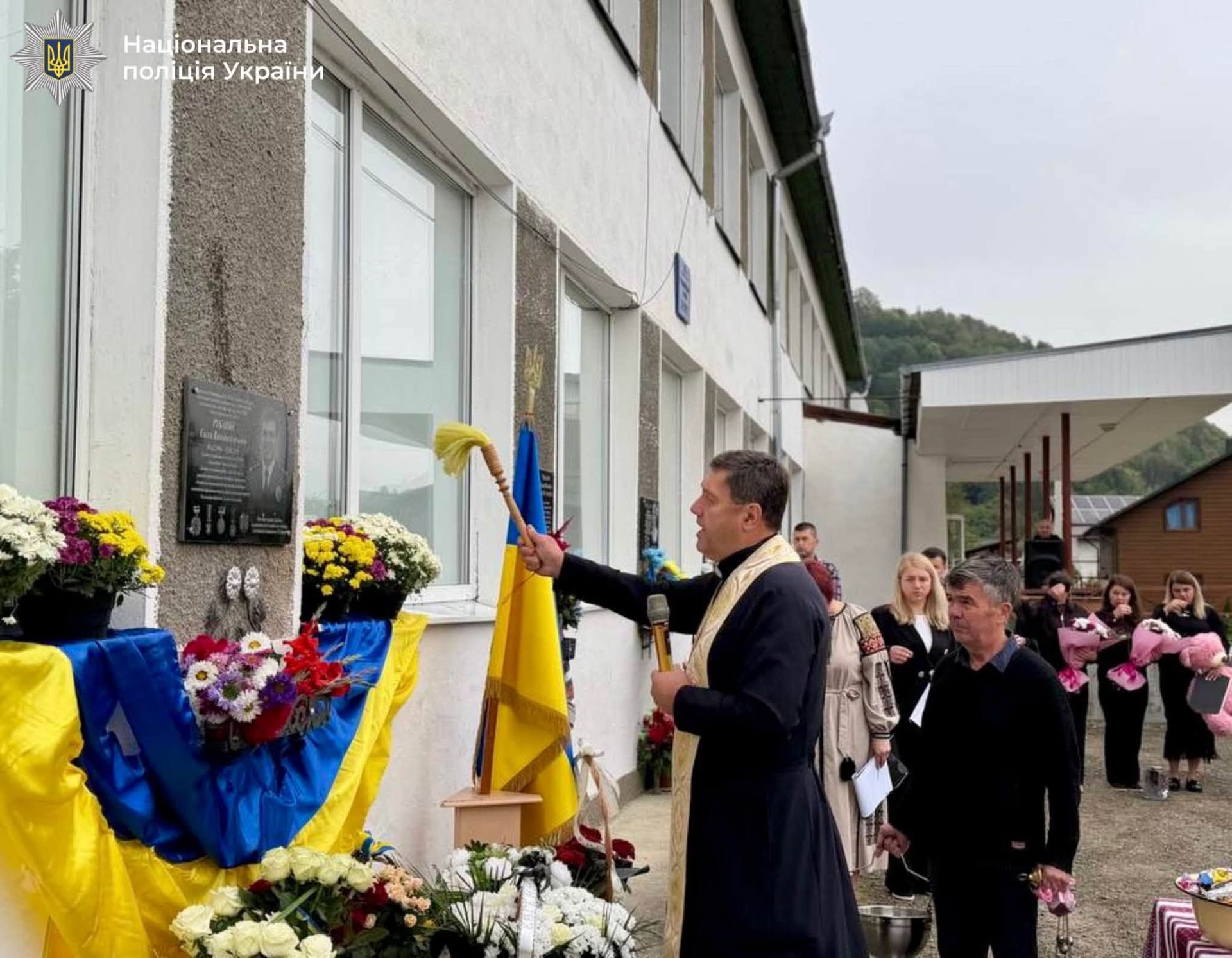 На Косівщині відкрили меморіальну дошку полеглому поліцейському Євгену Рубаняку 3