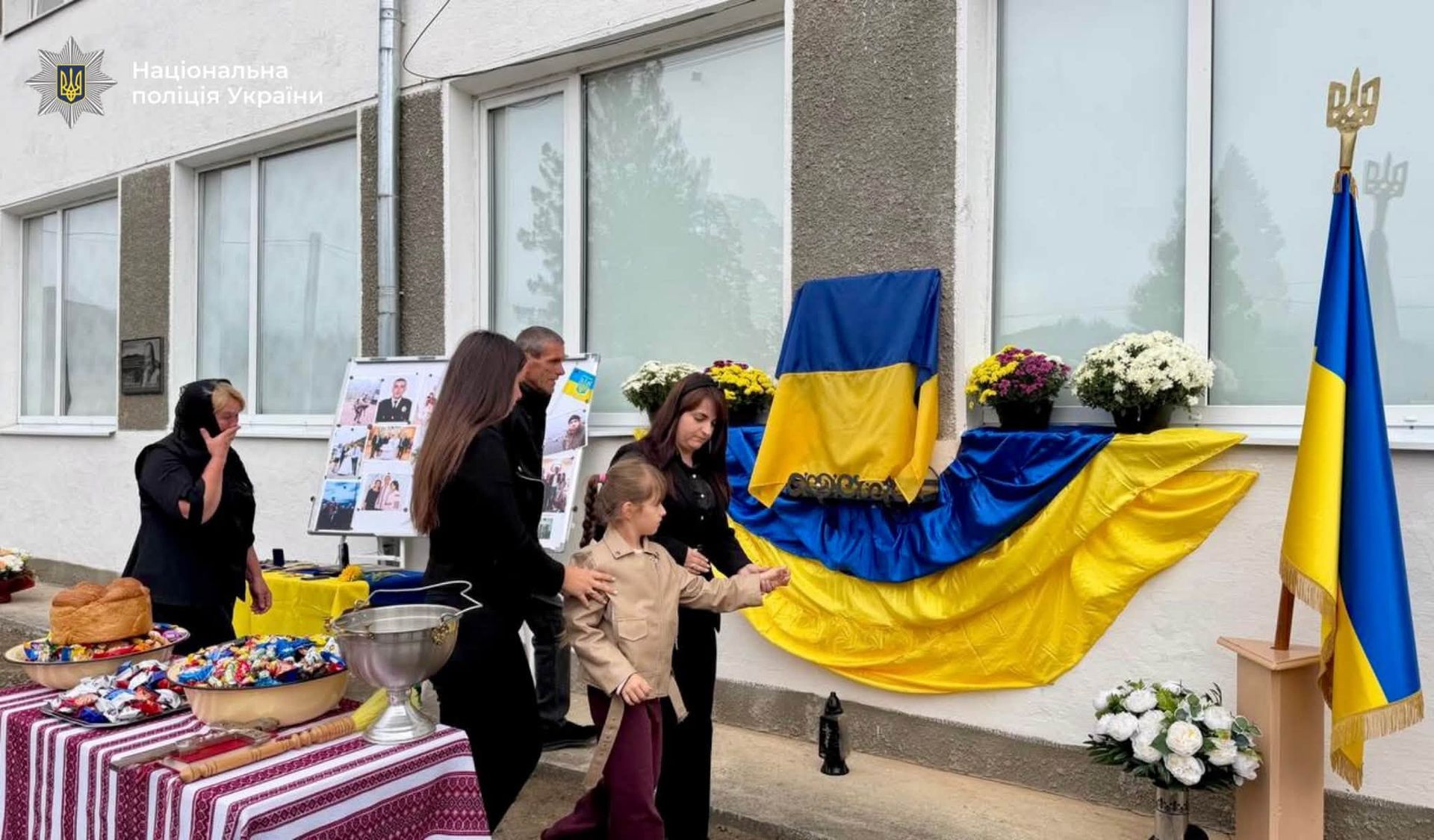 На Косівщині відкрили меморіальну дошку полеглому поліцейському Євгену Рубаняку 8