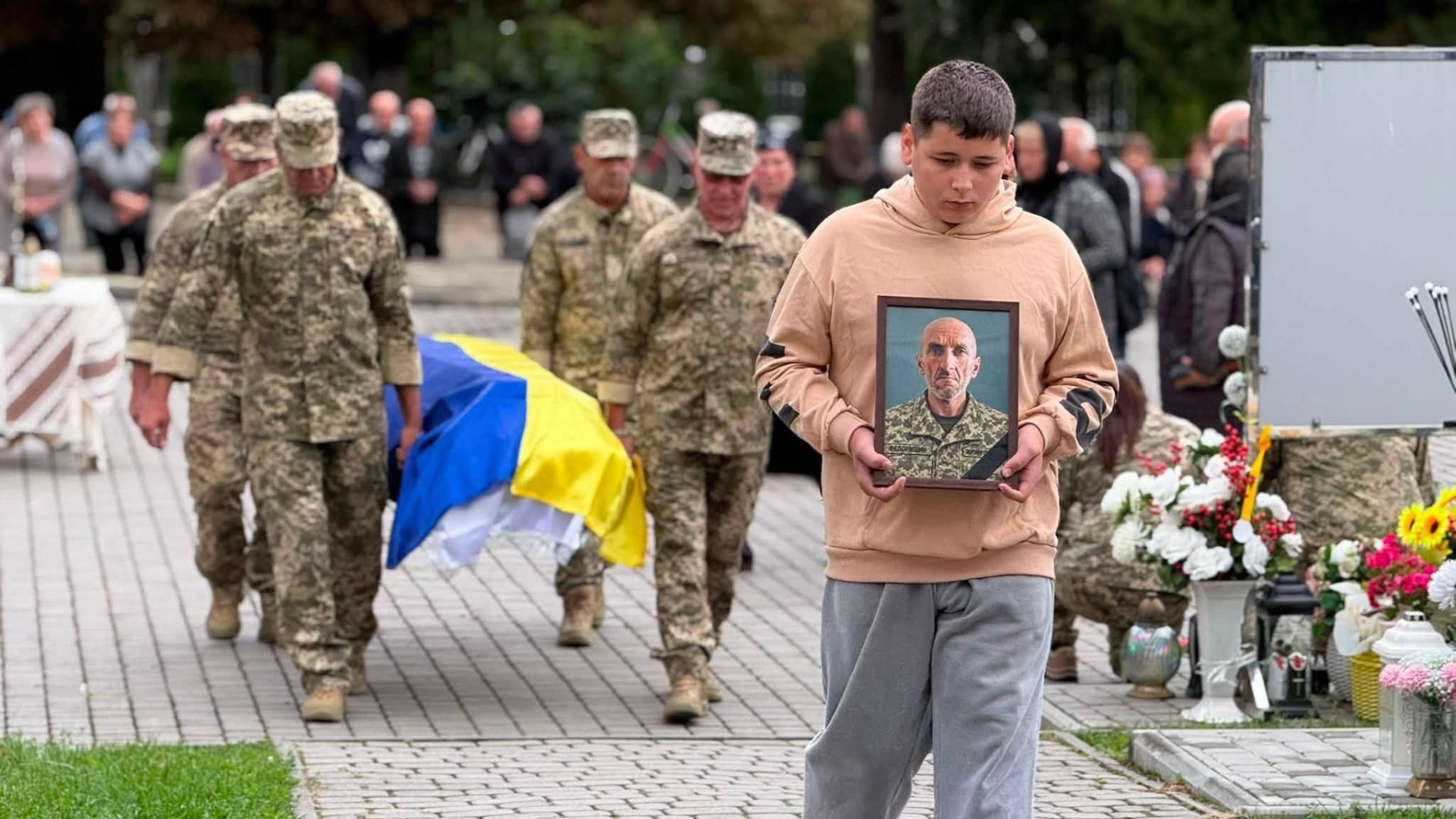 На Коломийщині попрощались із полеглим воїном "десятки"  Василем Федоришиним