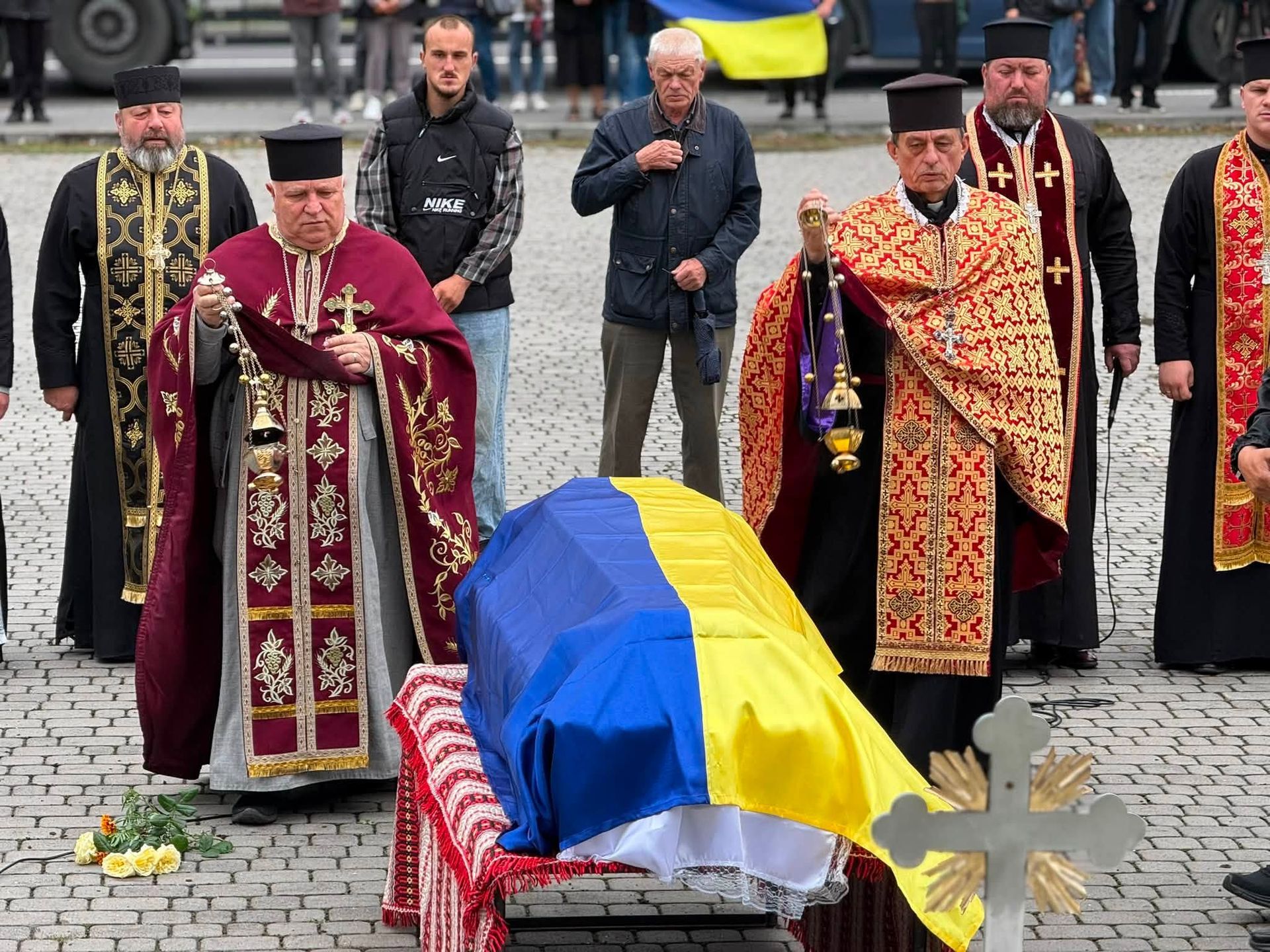 На Коломийщині попрощались із померлим воїном "десятки" Василем Федоришиним 7