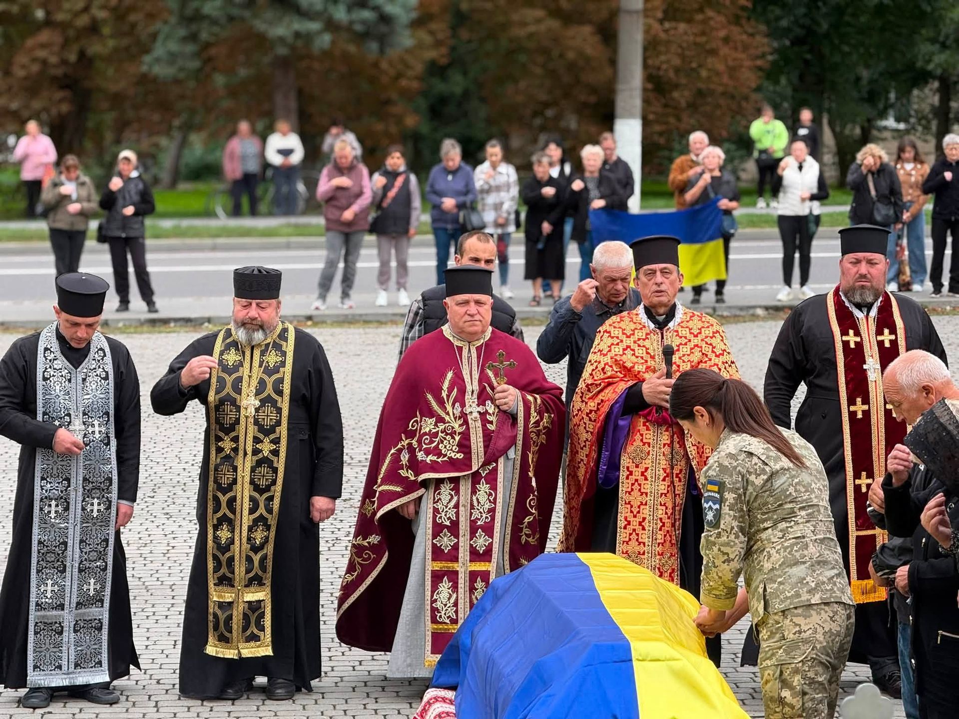 На Коломийщині попрощались із померлим воїном "десятки" Василем Федоришиним 8