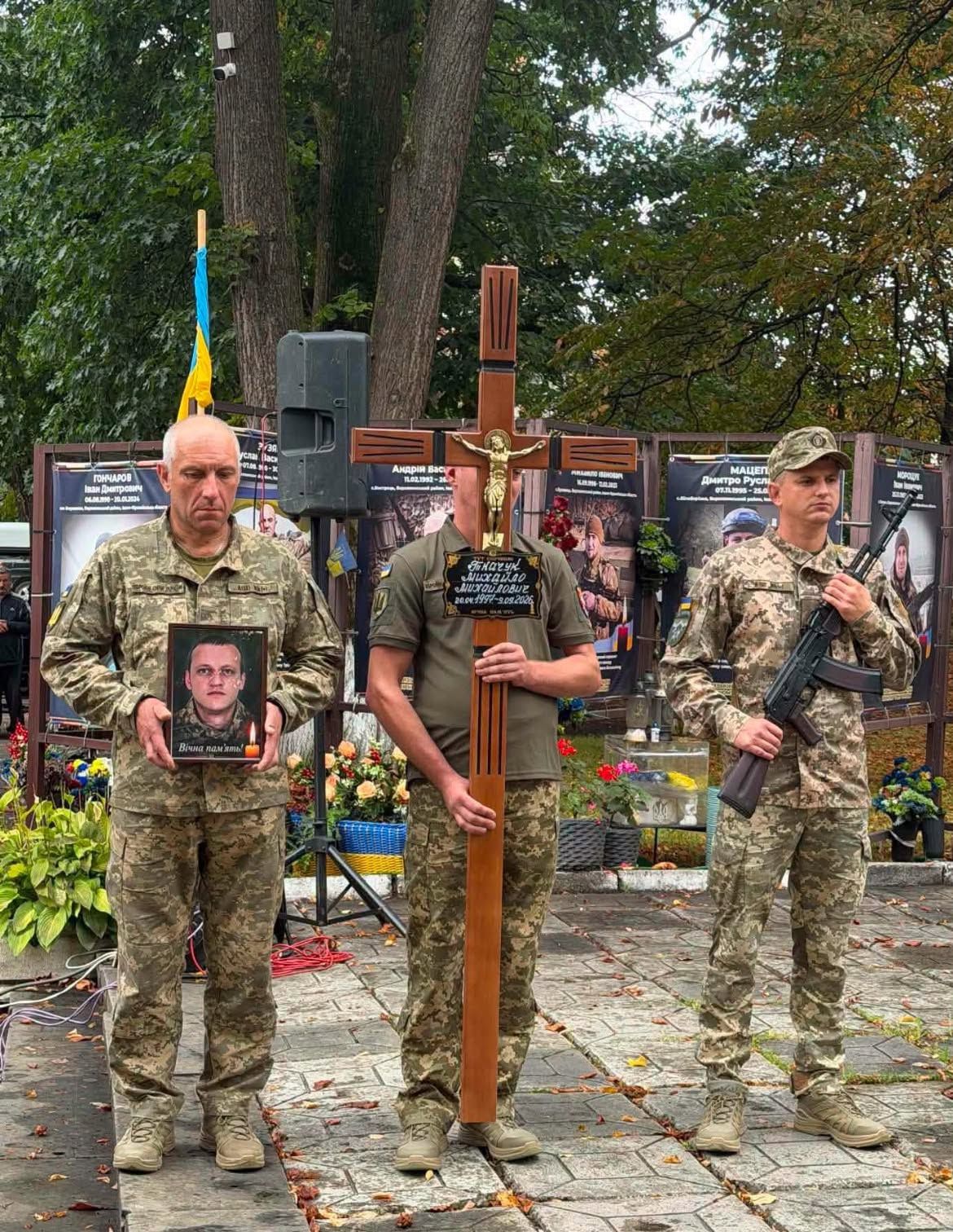 На Верховинщині попрощалися із захисником Михайлом Ткачуком 1
