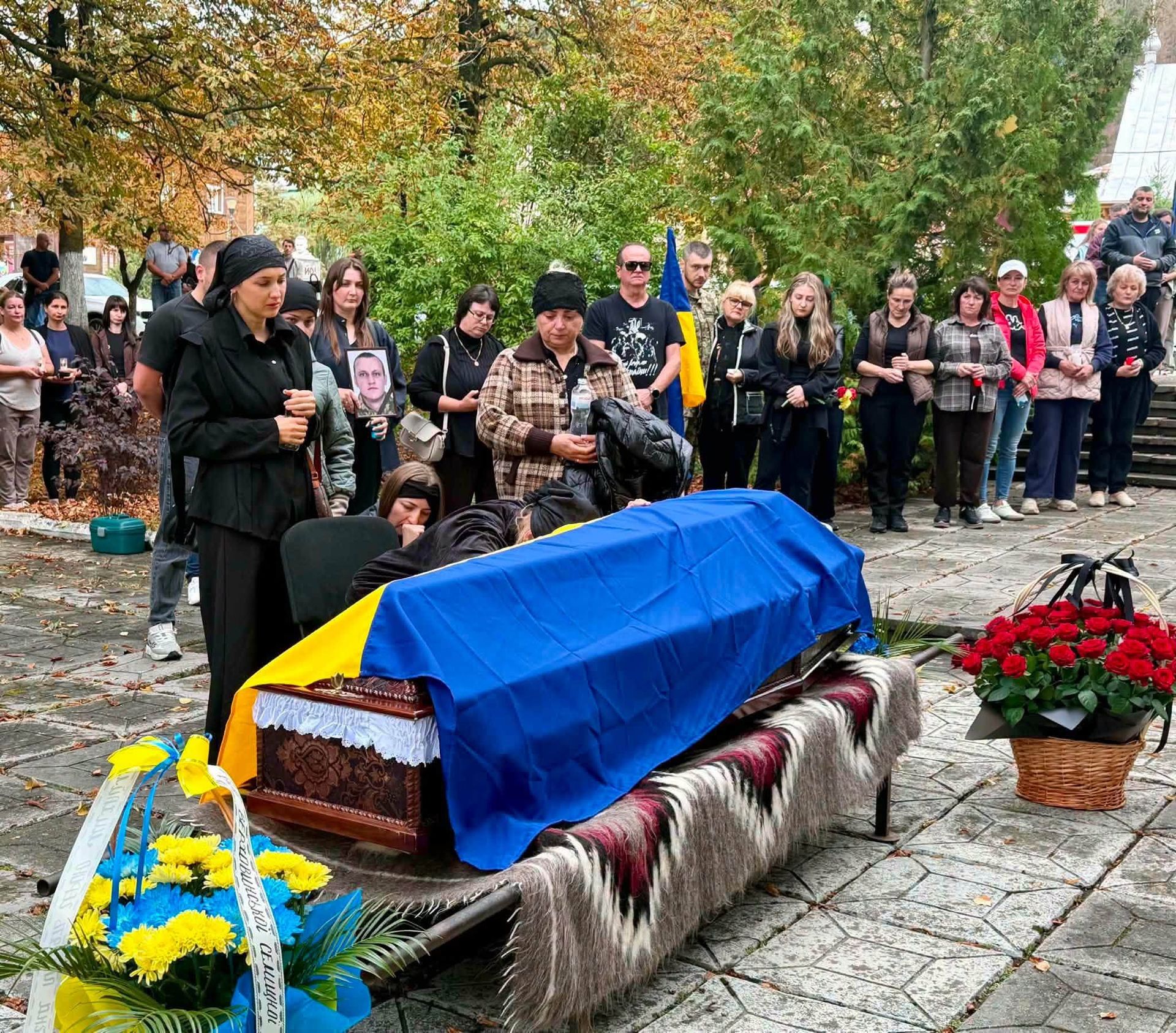 На Верховинщині попрощалися із захисником Михайлом Ткачуком 6