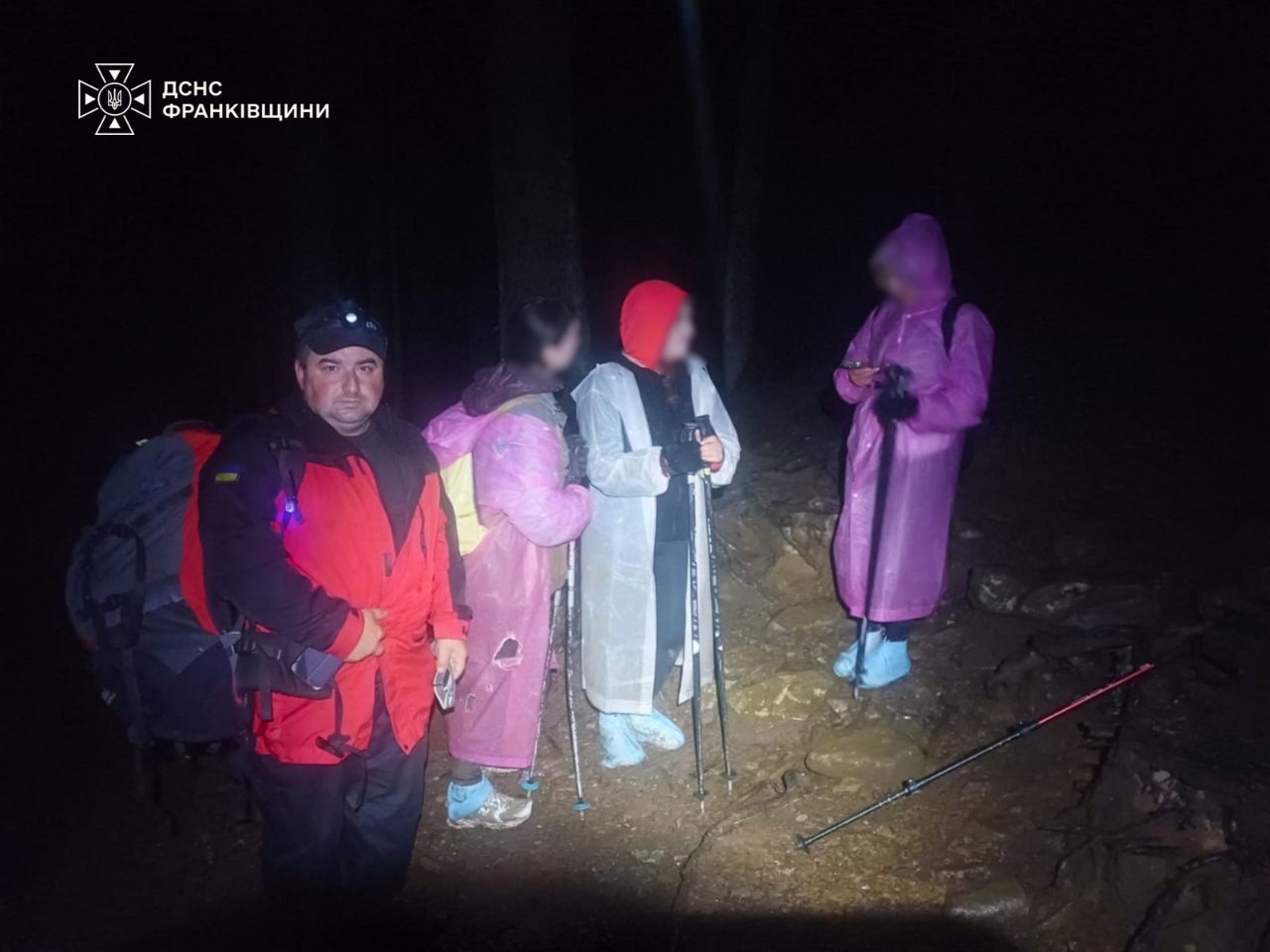 На Говерлі через негоду рятували 33 туристів, серед них — чимало дітей 2