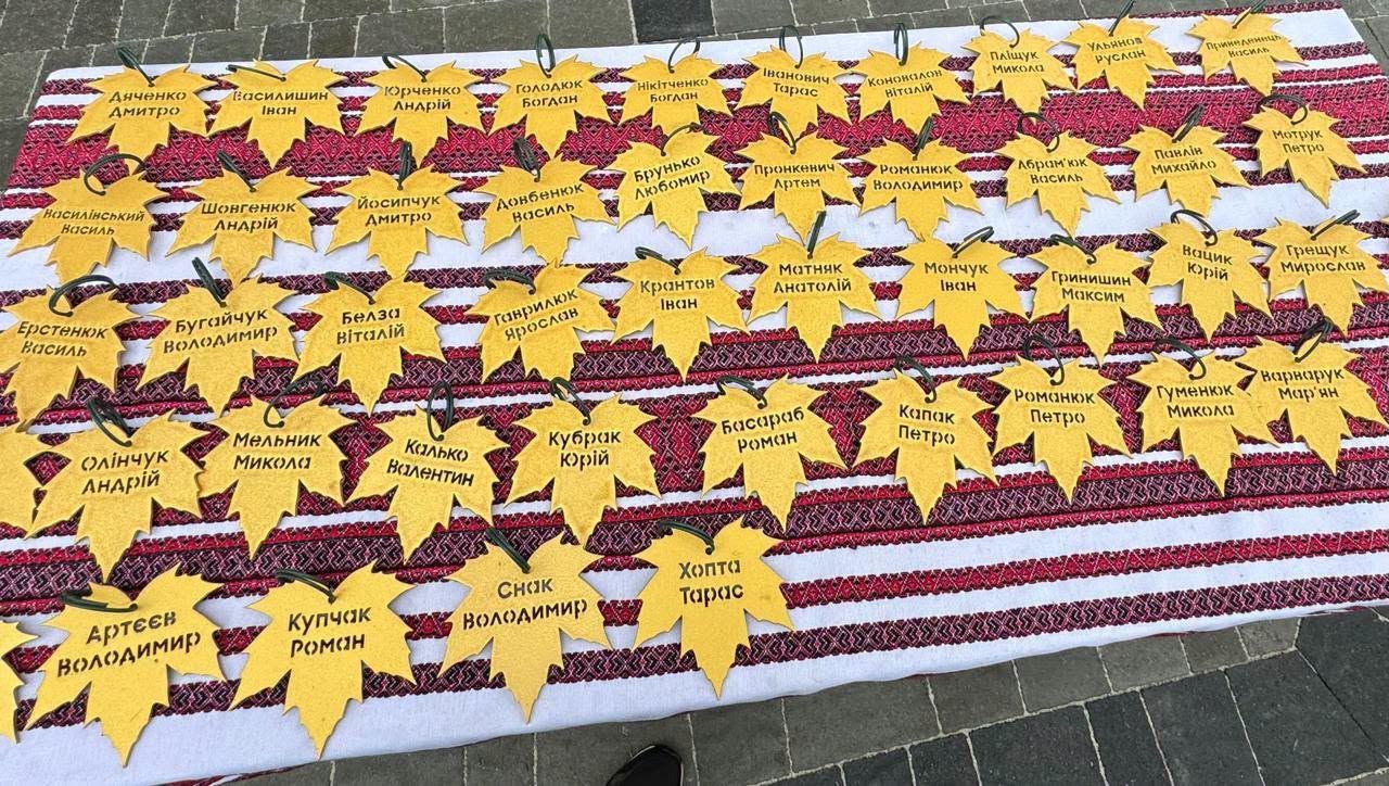 У Делятині відкрили пам’ятний знак «Дерево Надії» на честь зниклих безвісти військових 2