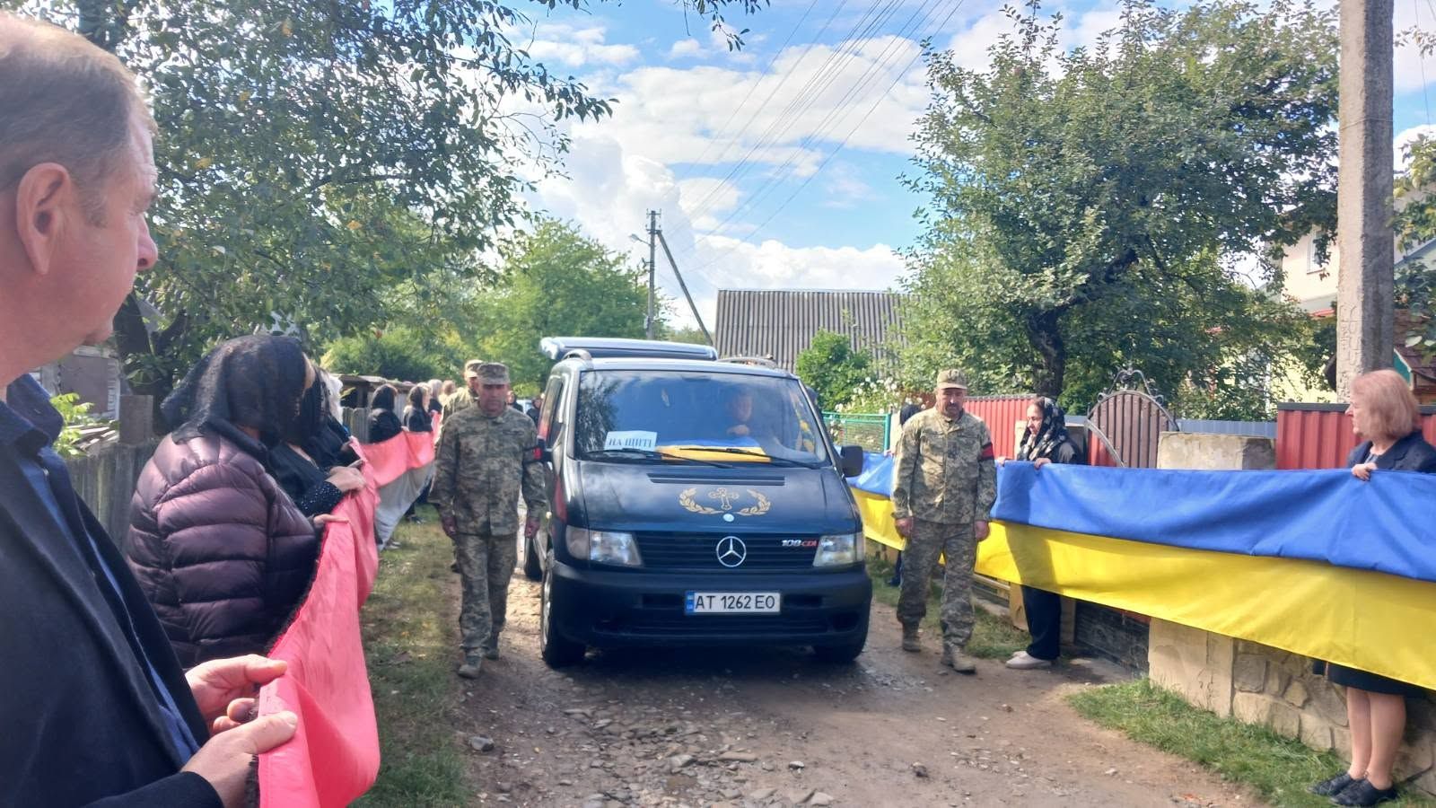У Ланчинській громаді попрощалися із захисником Миколою Лукащуком 1