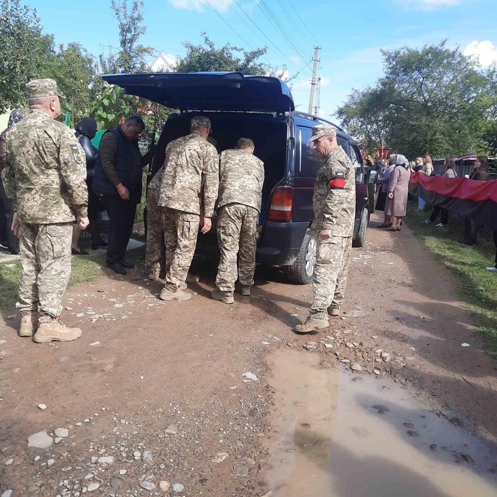 У Ланчинській громаді попрощалися із захисником Миколою Лукащуком 4