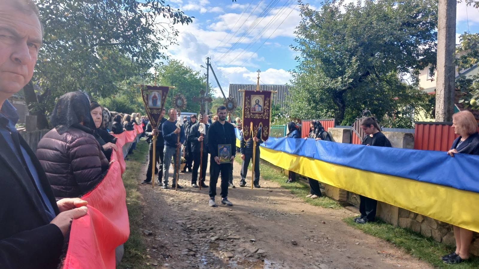 У Ланчинській громаді попрощалися із захисником Миколою Лукащуком 5