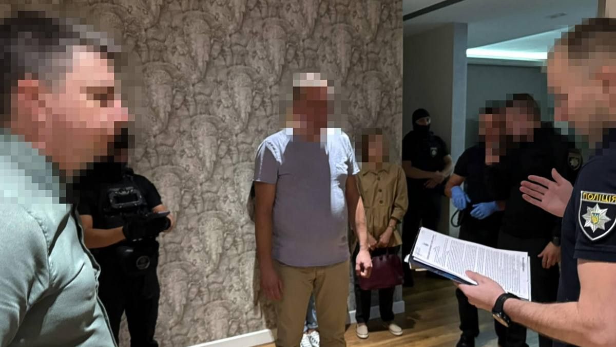 Виманили у прикарпатки майже 2 млн грн: трьом киянам повідомили про підозру в шахрайстві