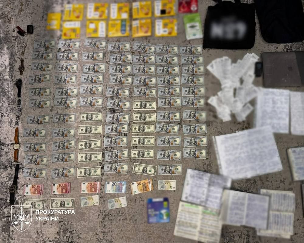 Виманили у прикарпатки понад 2 млн грн: трьом киянам оголосили підозру в шахрайстві 1