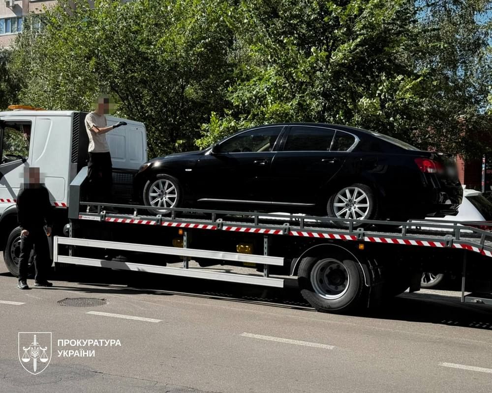 Виманили у прикарпатки понад 2 млн грн: трьом киянам оголосили підозру в шахрайстві 2