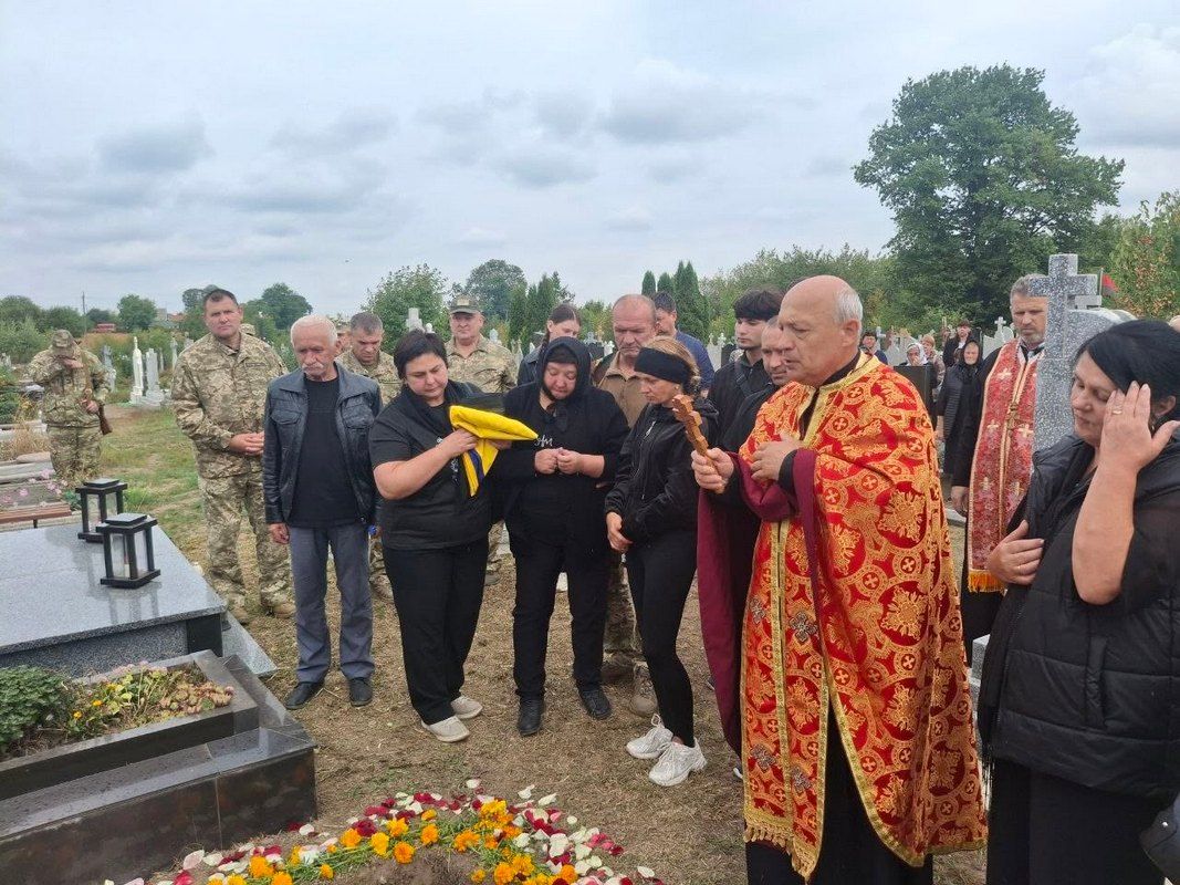 В П'ядицькій громаді провели на вічний спочинок захисника Дмитра Червінського 13