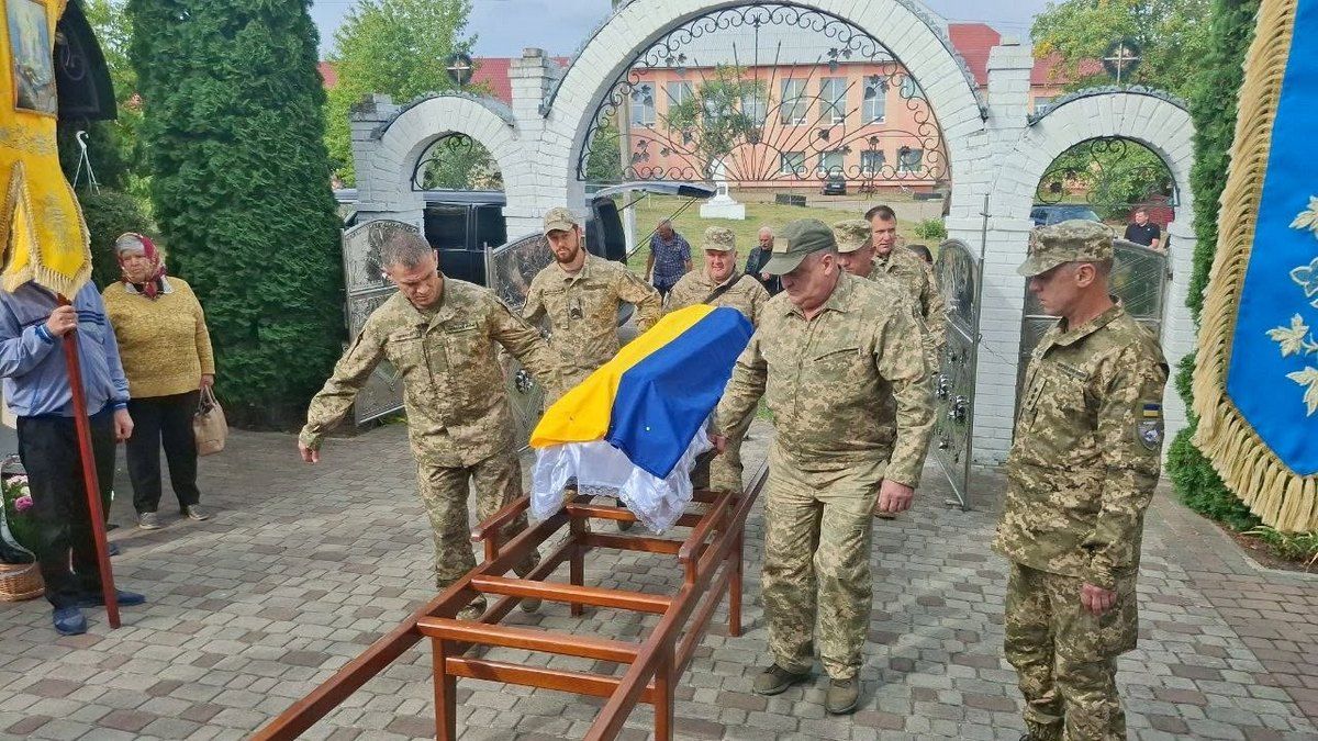 В П'ядицькій громаді провели на вічний спочинок захисника Дмитра Червінського 9