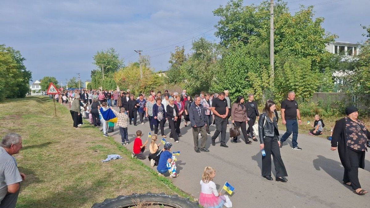 В П'ядицькій громаді провели на вічний спочинок захисника Дмитра Червінського 7