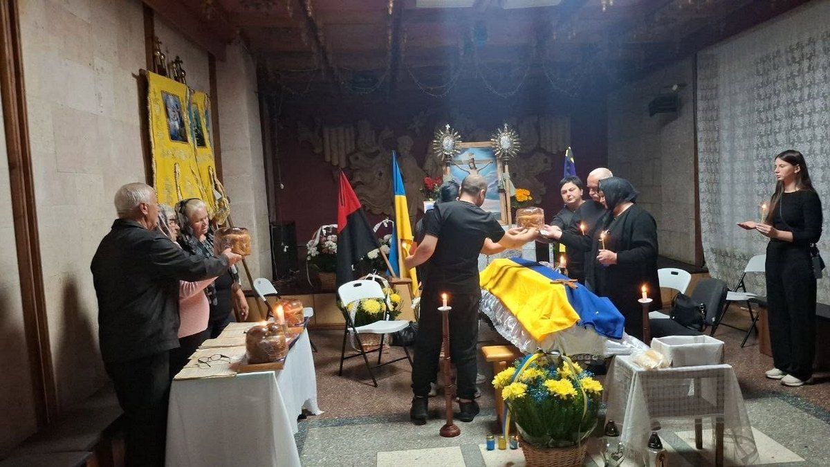 В П'ядицькій громаді провели на вічний спочинок захисника Дмитра Червінського 4