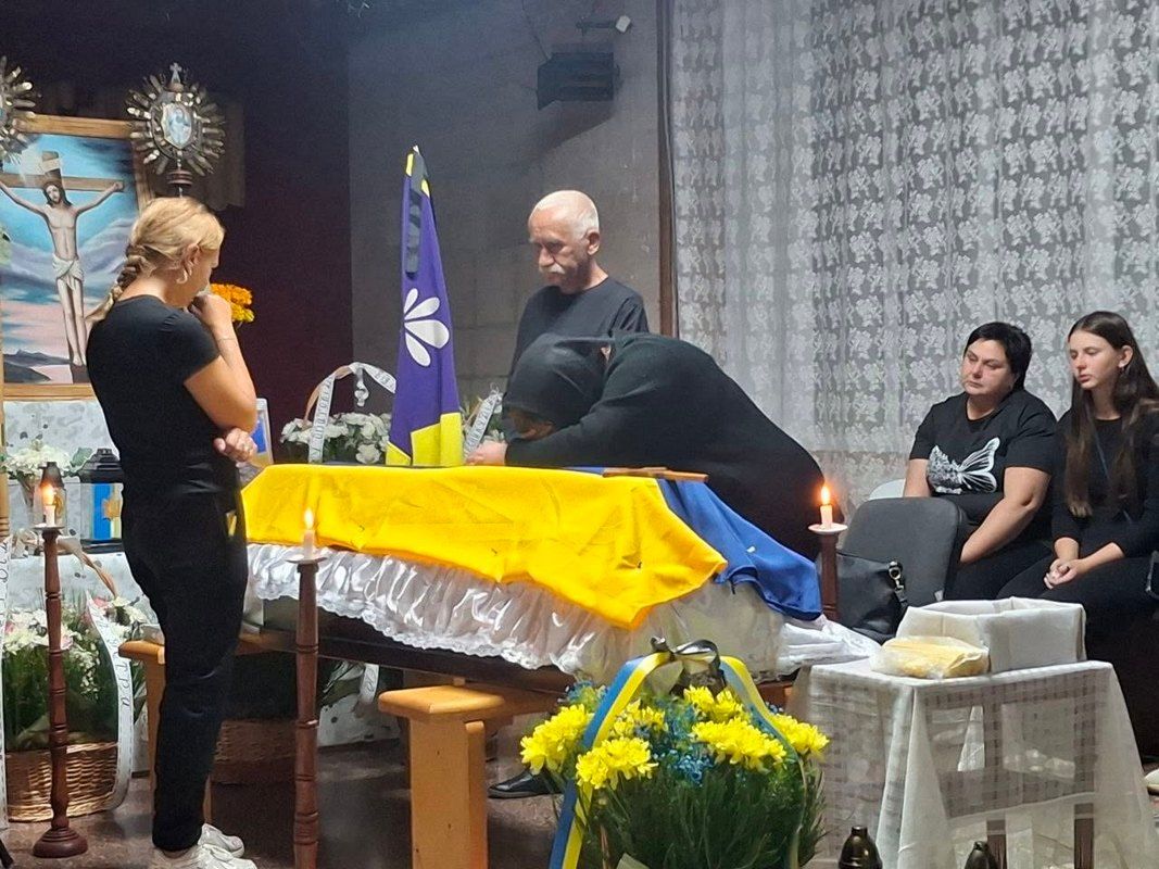 В П'ядицькій громаді провели на вічний спочинок захисника Дмитра Червінського 3