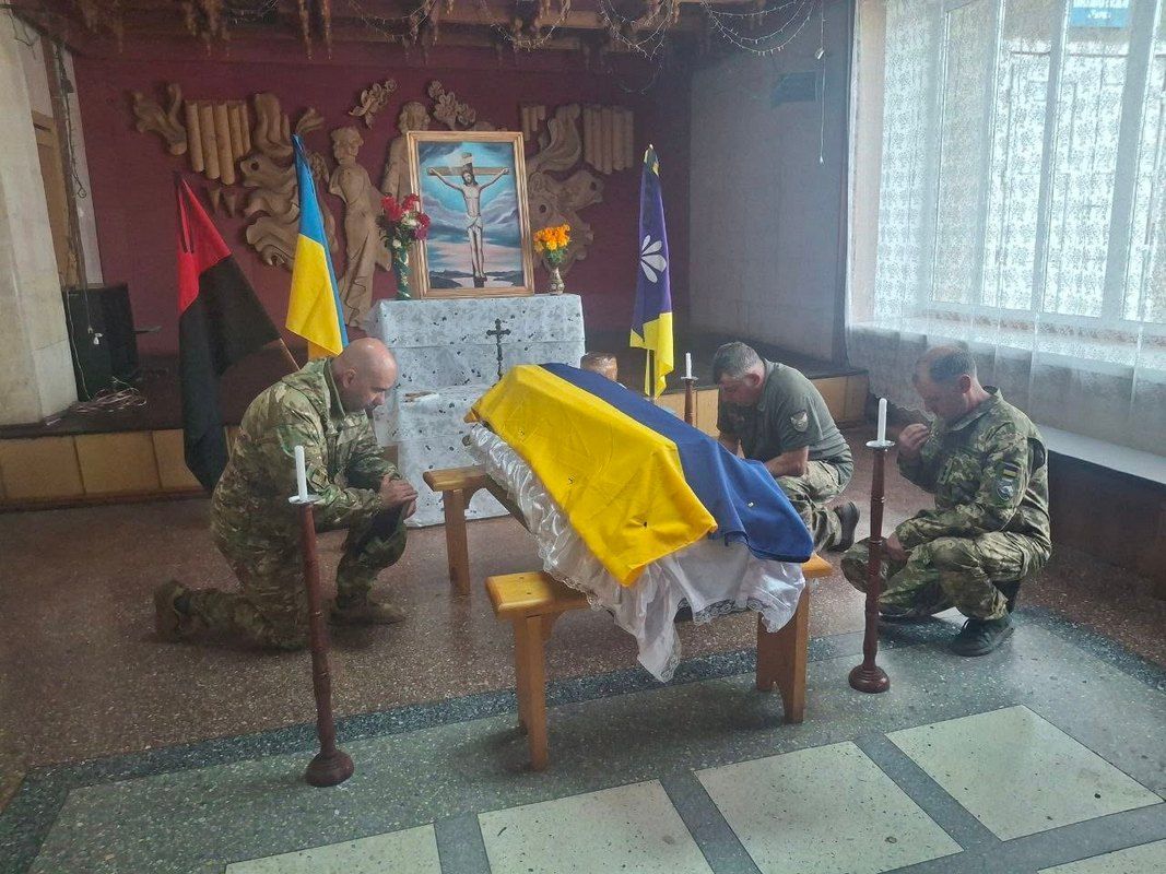 В П'ядицькій громаді провели на вічний спочинок захисника Дмитра Червінського 1