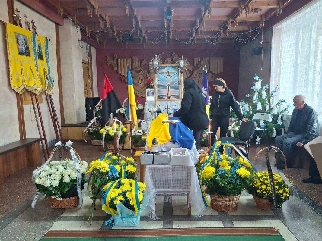 В П'ядицькій громаді провели на вічний спочинок захисника Дмитра Червінського 2