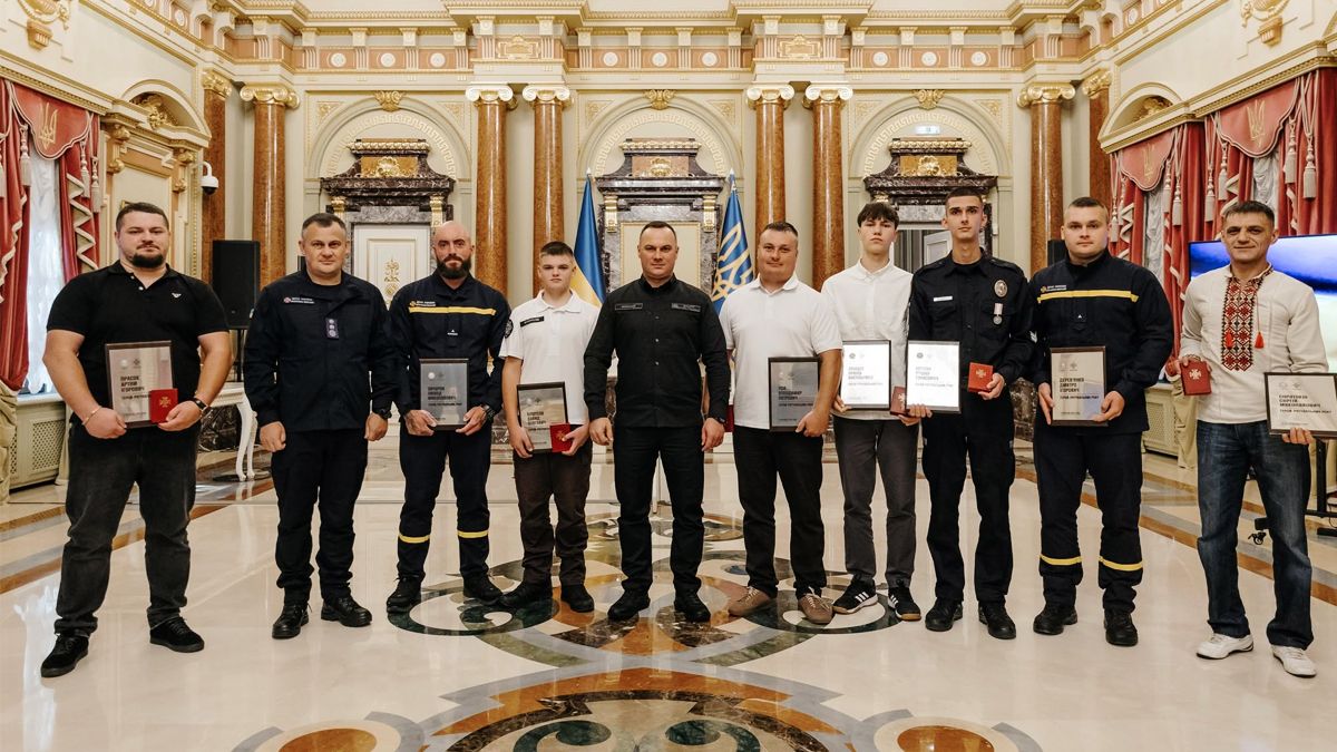 Врятували дітей з крижаної води в Коломиї: трьох прикарпатців відзначили нагородами