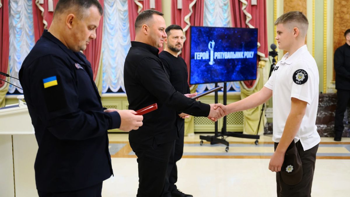 Врятували дітей з крижаної води в Коломиї: трьох прикарпатців відзначили нагородами 2
