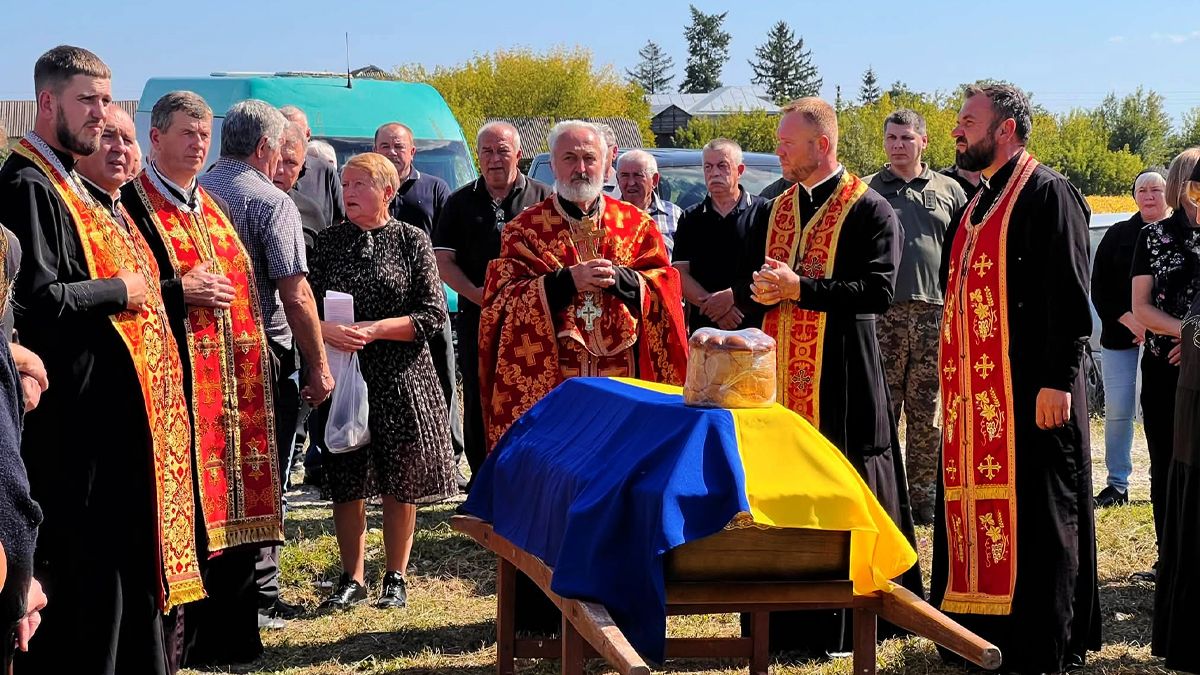 Чин похорону військовослужбовця Сторощука Дмитра пройшов на Городенківщині 10