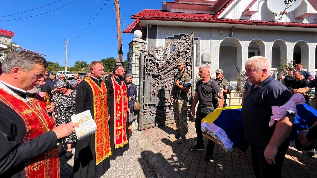 Чин похорону військовослужбовця Сторощука Дмитра пройшов на Городенківщині 5