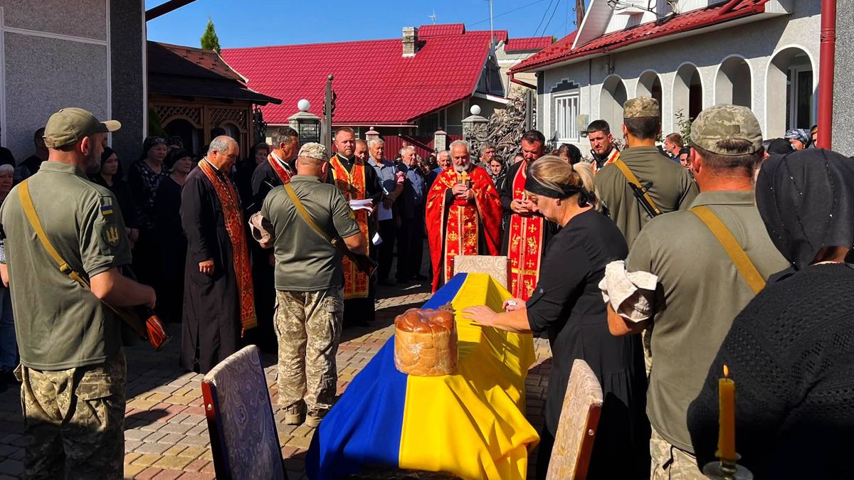 Чин похорону військовослужбовця Сторощука Дмитра пройшов на Городенківщині 4