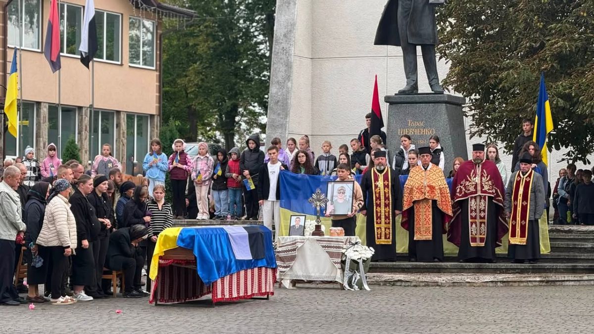 В Отинії "на щиті" зустріли полеглого Героя Романа Бабія