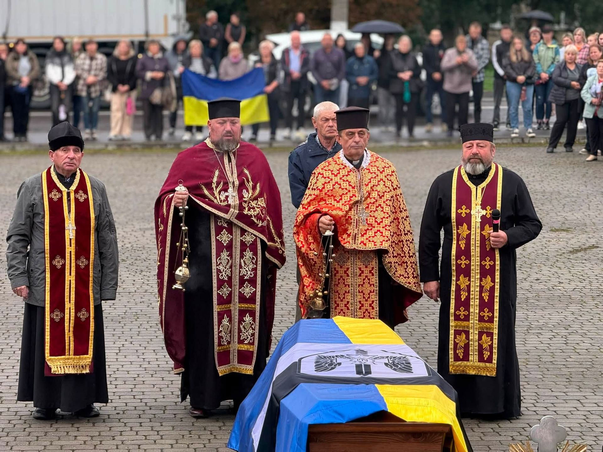В Отинії "на щиті" зустріли полеглого Героя Романа Бабія 1