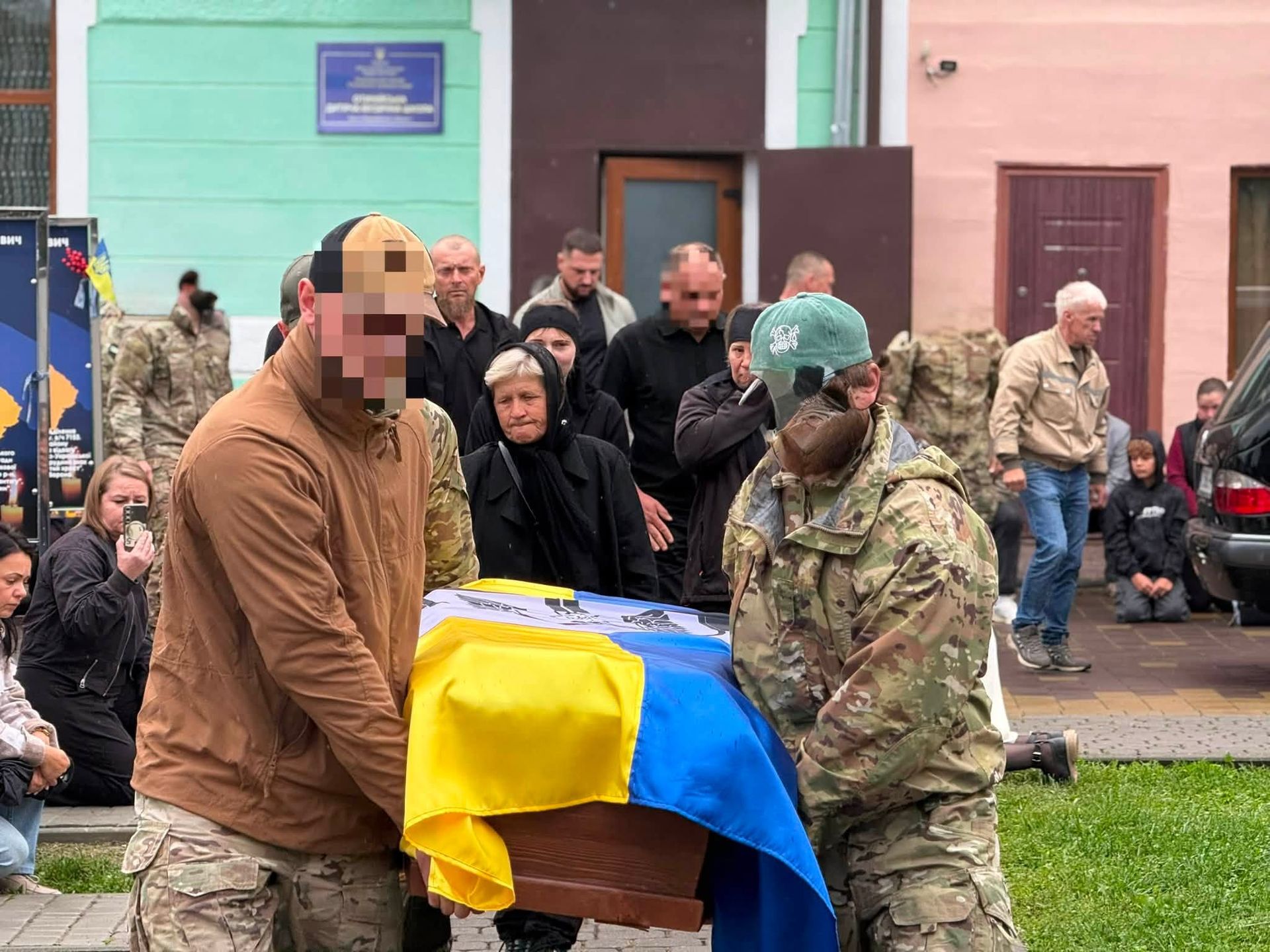 В Отинії "на щиті" зустріли полеглого Героя Романа Бабія 3