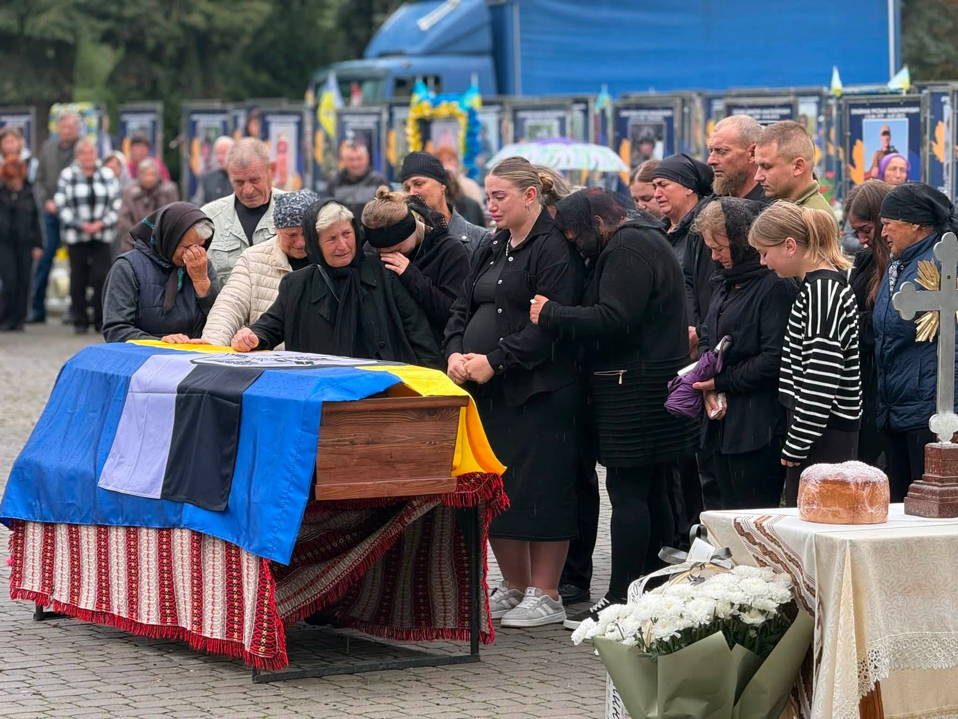 В Отинії "на щиті" зустріли полеглого Героя Романа Бабія 4