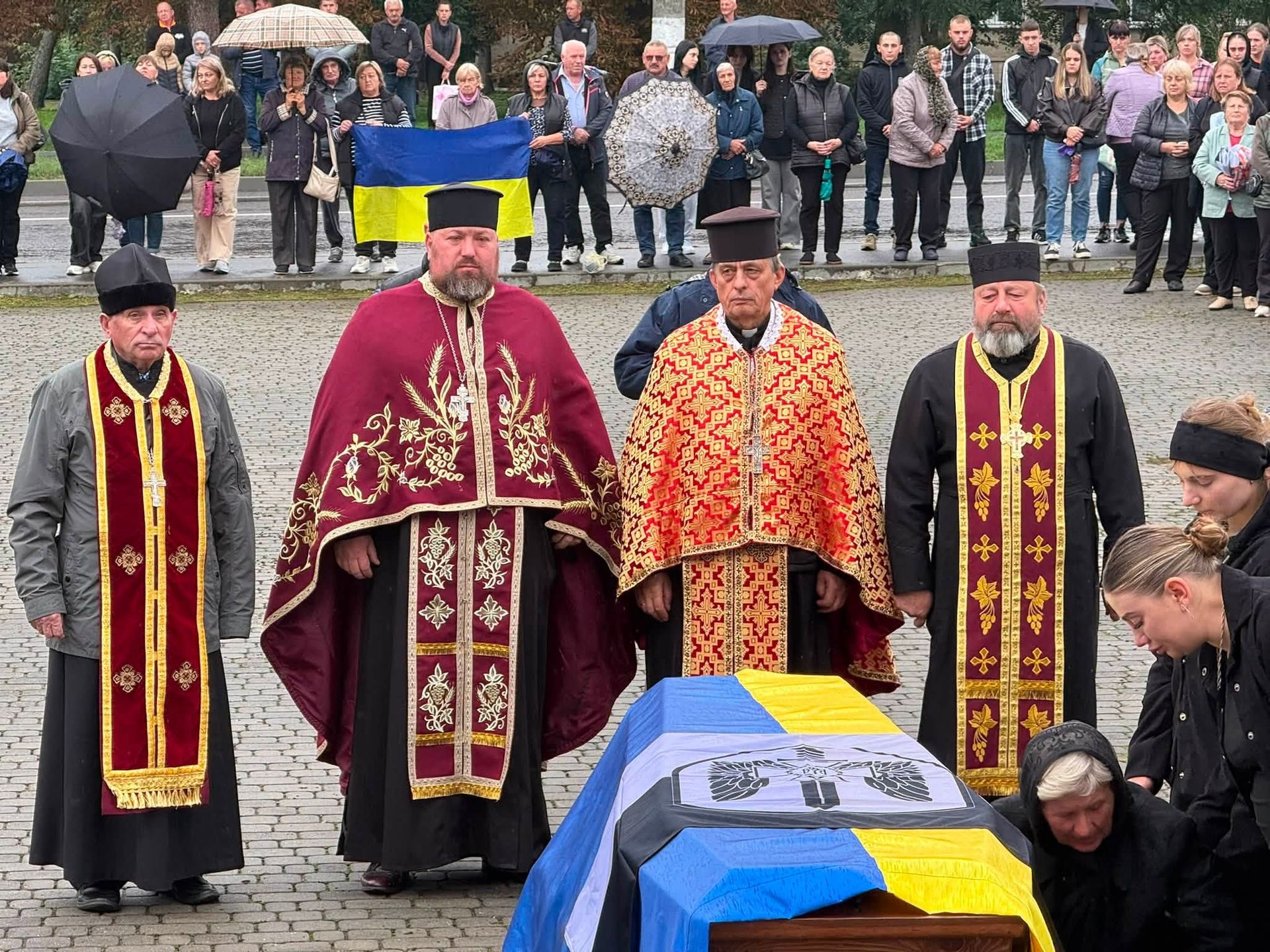 В Отинії "на щиті" зустріли полеглого Героя Романа Бабія 6