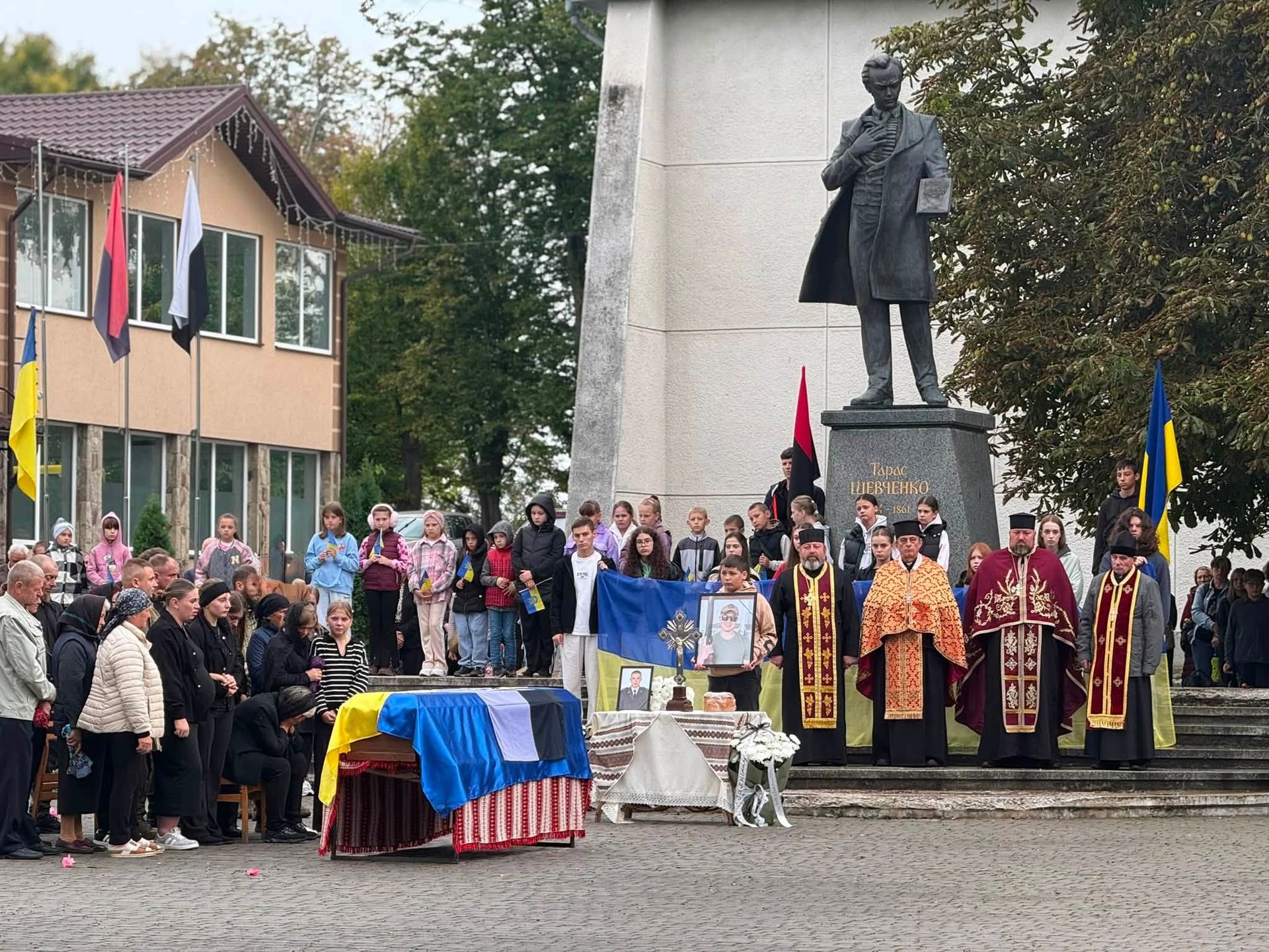 В Отинії "на щиті" зустріли полеглого Героя Романа Бабія 8