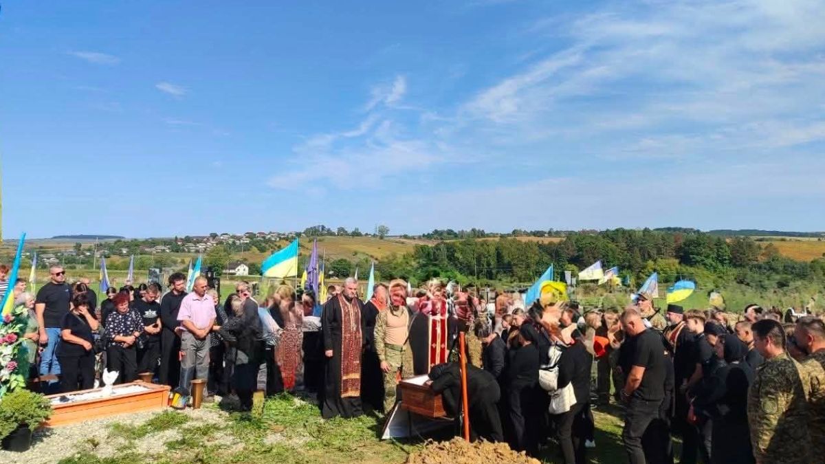 Отинійська громада попрощалася з 23-річним Захисником Романом Бабієм