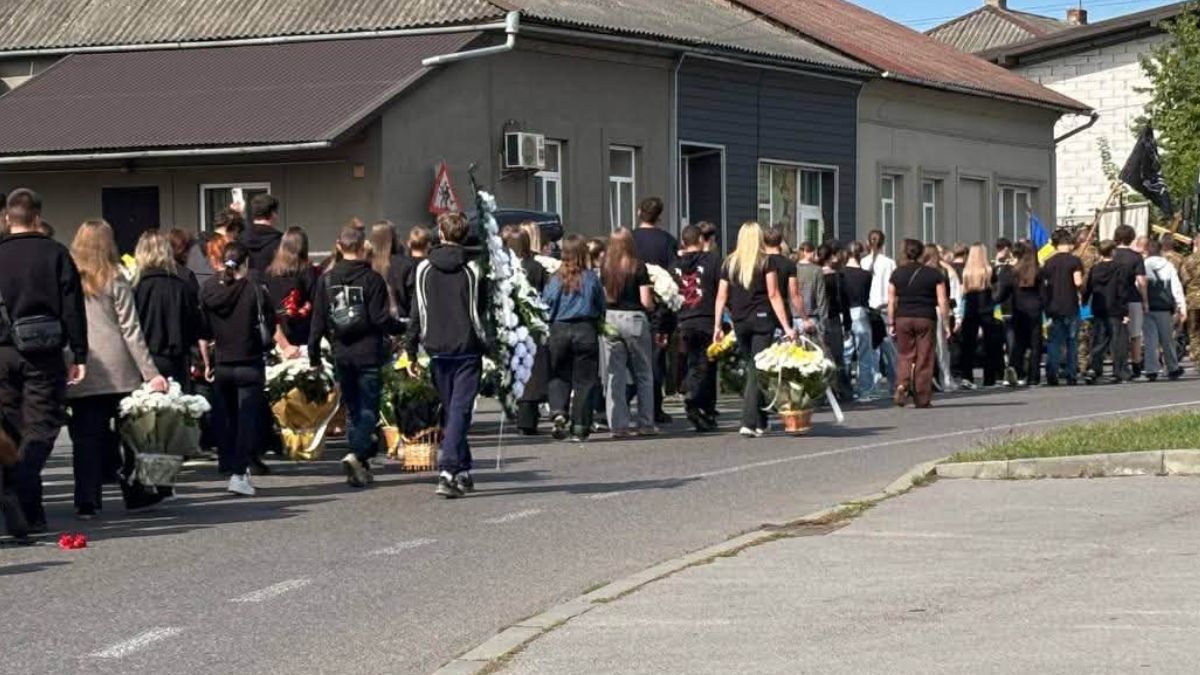 Отинійська громада попрощалася з 23-річним Захисником Романом Бабієм 2