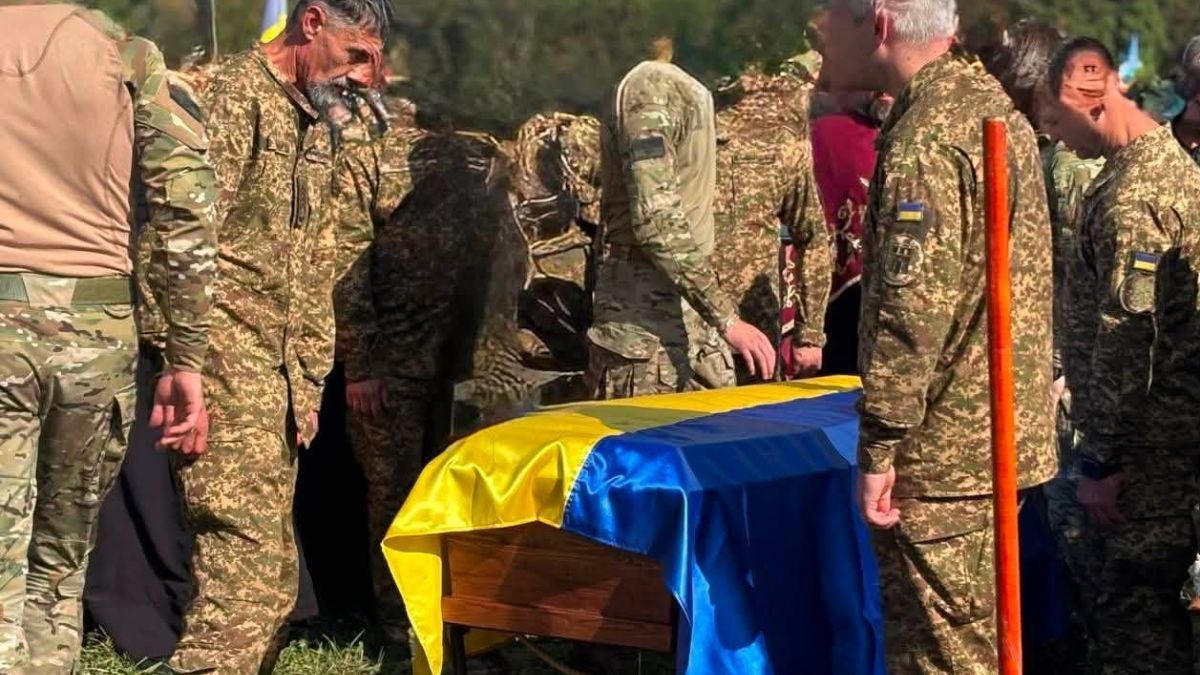 Отинійська громада попрощалася з 23-річним Захисником Романом Бабієм 3