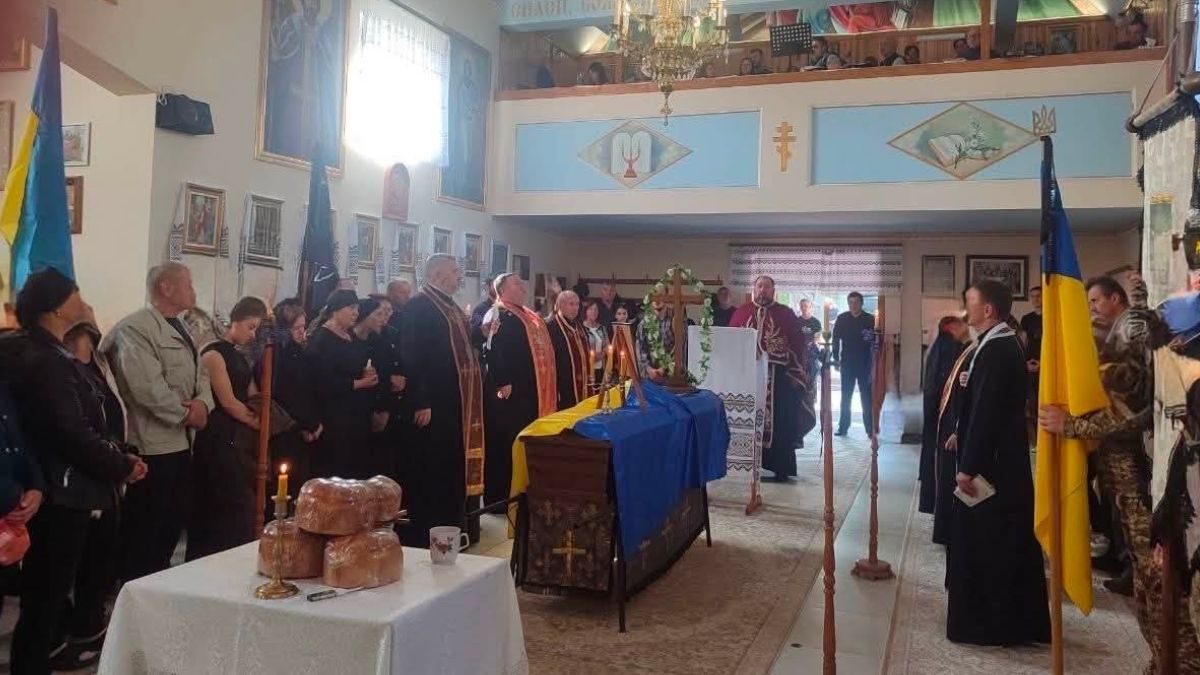 Отинійська громада попрощалася з 23-річним Захисником Романом Бабієм 5